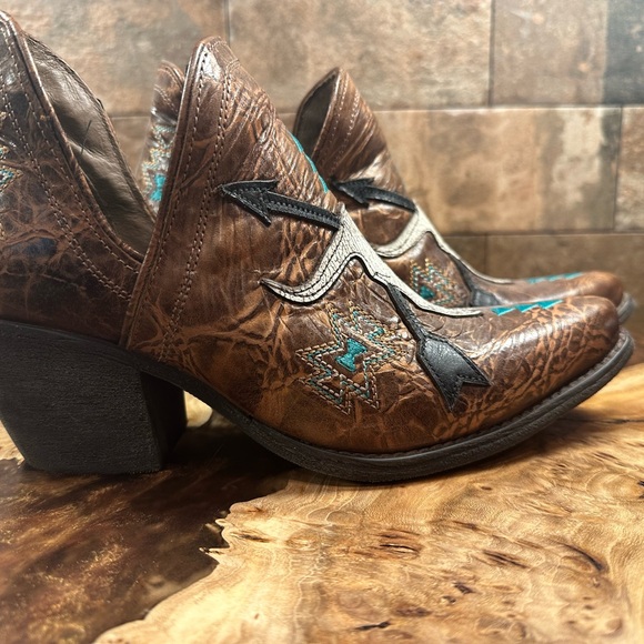 Ariat Dixon Bootie - Picture 4 of 9